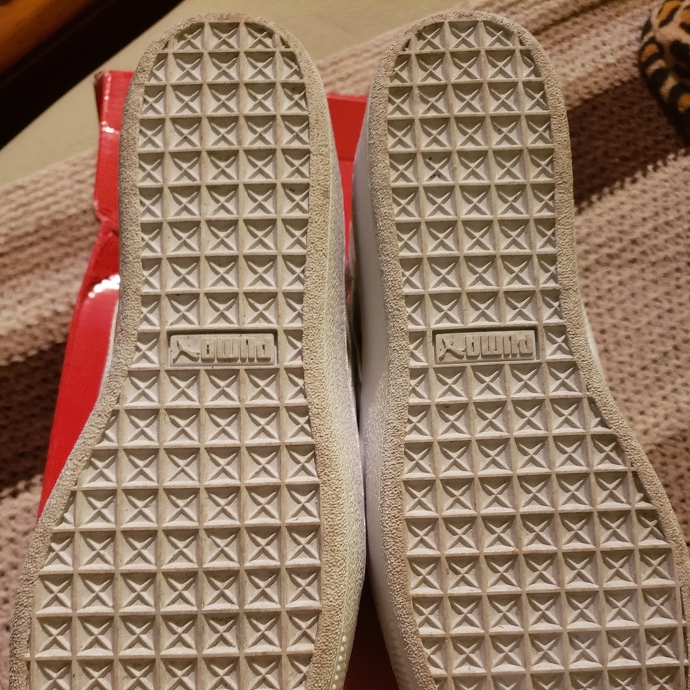 Womens platform Pumas...very gently used...worn 3